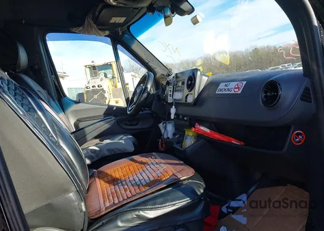 2019 Mercedes-Benz Sprinter 2500 High Roof V6 z USA, uszkodzony, nr VIN WDAPF1CD5KT004437